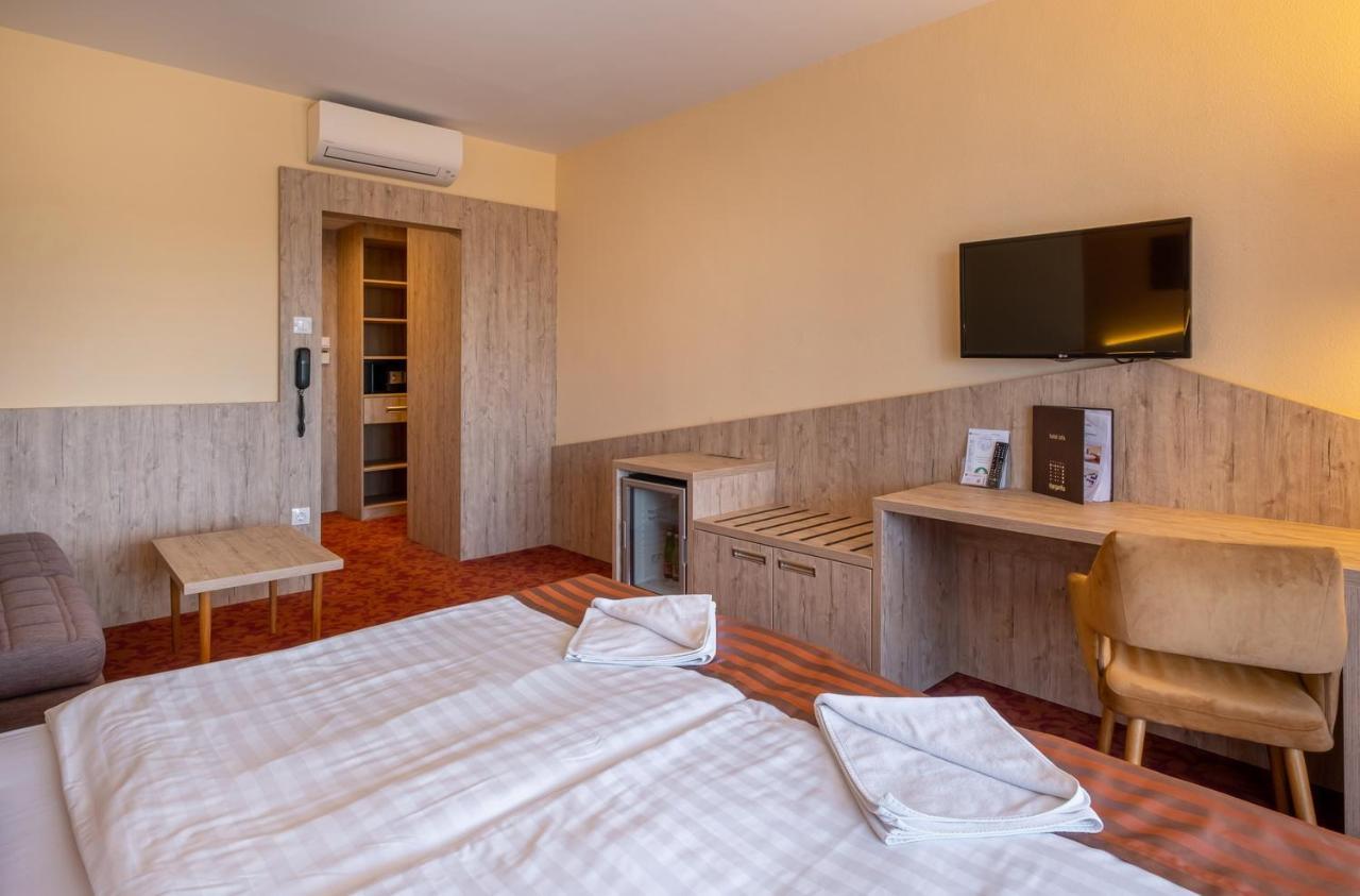 באלאטונפורד Hotel Margareta מראה חיצוני תמונה