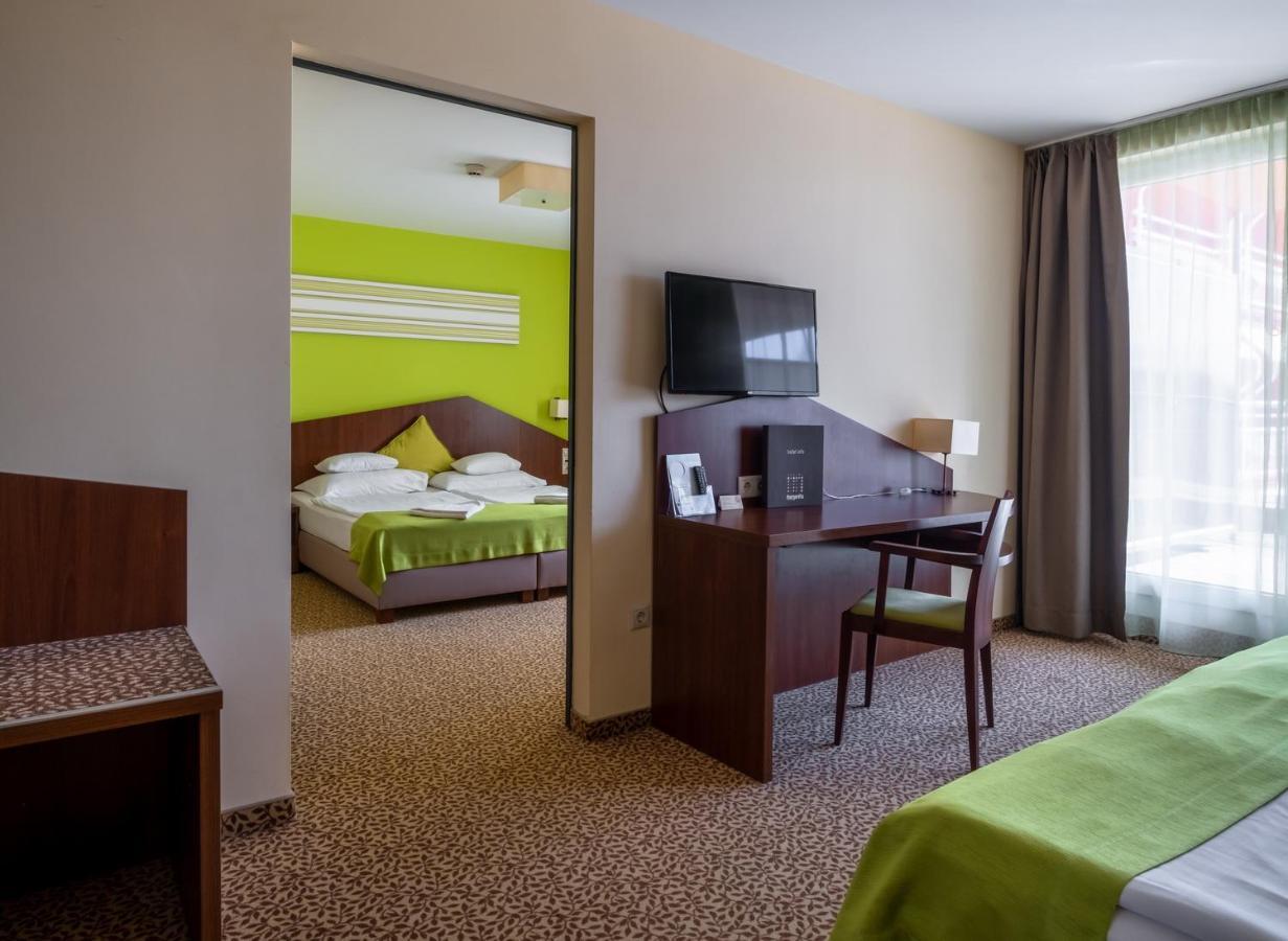 באלאטונפורד Hotel Margareta מראה חיצוני תמונה