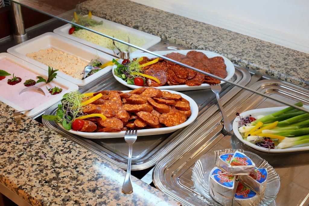 באלאטונפורד Hotel Margareta מראה חיצוני תמונה