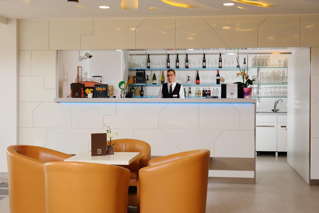 באלאטונפורד Hotel Margareta מראה חיצוני תמונה