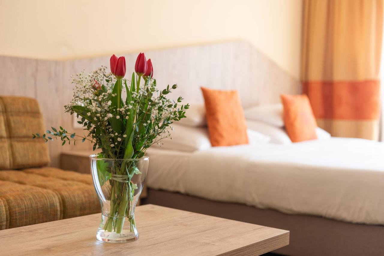 באלאטונפורד Hotel Margareta מראה חיצוני תמונה